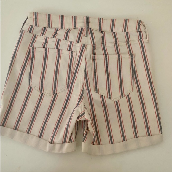 Old navy button-fly milt-stripe shorts - Picture 4 of 4